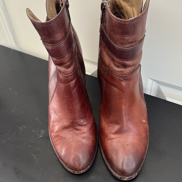 Frye Rich Brown Leather Heeled Boots - Picture 5 of 13